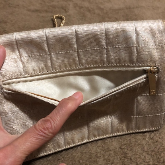 TODAY ONLY:AUTHENTIC CHANEL WOC GOLD FABRIC - Tear bottom inside - Picture 6 of 16